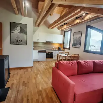 Chimenea y cocina moderna