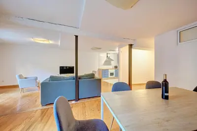 Una televisión o centro de entretenimiento en Apartamento Recoletas by Clabao