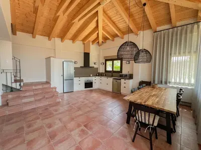 Una cocina o zona de cocina en Cal Gabarró - Casa para 12 con piscina, WiFi, AC y BBQ