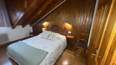 Cama o camas de una habitación en Apartamento céntrico en Benasque