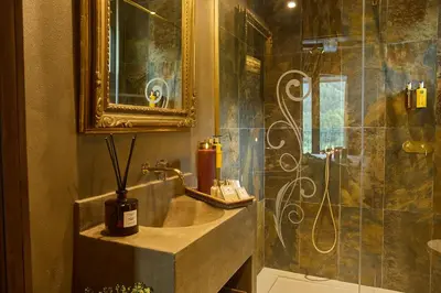 Un baño de Hotel Valle de Pineta