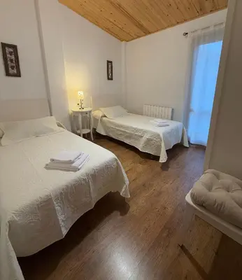 Cama o camas de una habitación en APARTAMENTOS RioMonte 4