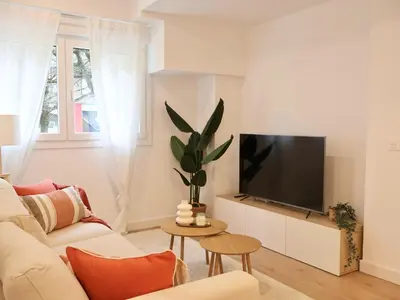 Una televisión o centro de entretenimiento en Iturrama Nomada loft by Clabao