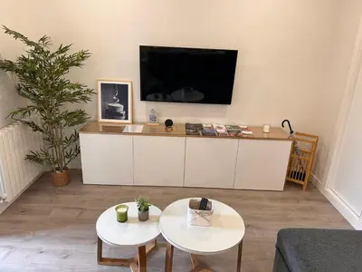 Una televisión o centro de entretenimiento en Benidorm 30