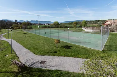 Instalaciones para jugar a tenis o squash en Casa Paula, Naturaleza y Paz - Arafita Apartamentos o alrededores