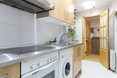 Una cocina o zona de cocina en Apartamento familiar independiente junto al Pilar - Alfonso Suites