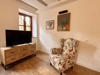 Una televisión o centro de entretenimiento en BPIRINEOS-Pedronet