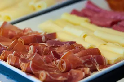 Comida en o cerca de este hotel