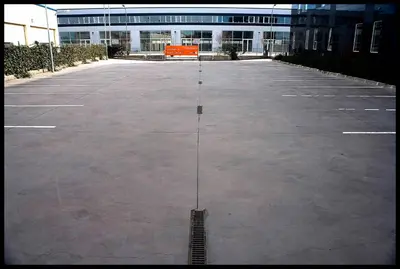 Instalaciones para jugar a tenis o squash en Hotel Bed4U Tudela o alrededores