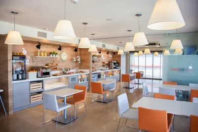 Una cocina o zona de cocina en Hotel Bed4U Tudela