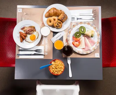 Comida en o cerca de este hotel