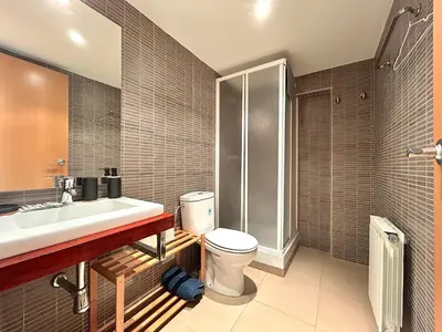 Un baño de Àtic lluminós i familiar by RURAL D'ÀNEU