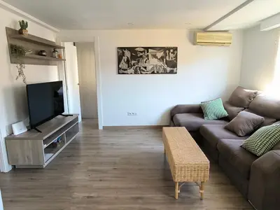 Una televisión o centro de entretenimiento en La Esencia de Delicias