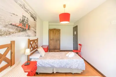 Cama o camas de una habitación en Gran casa rural con barbacoa ideal para familias