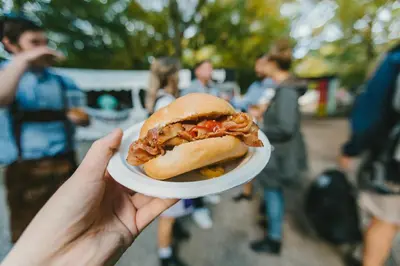 Comida en o cerca de este camping