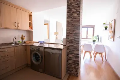 Una cocina o zona de cocina en Modern flat for Pyrenees Adventures - Free Parking
