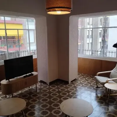 Amplio piso en casa histórica en primera planta
