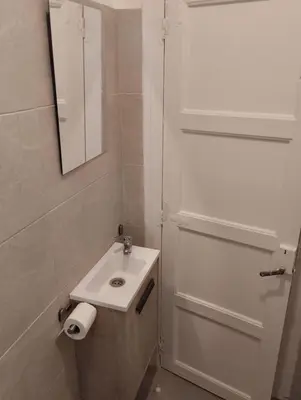 Un baño de Amplio y céntrico piso a pie de calle