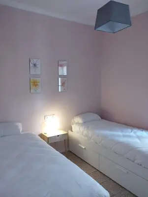 Cama o camas de una habitación en Amplio y céntrico piso a pie de calle