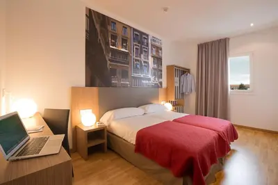Cama o camas de una habitación en IRAIPE Pamplona Hostal Auto Check-in
