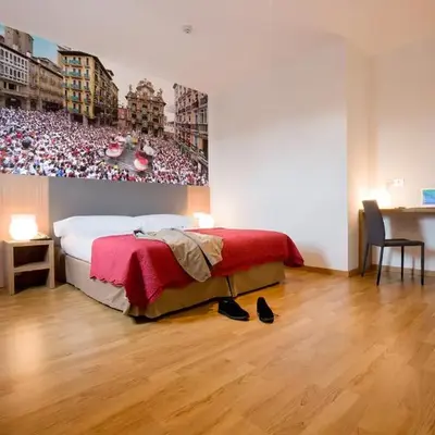IRAIPE Pamplona Hostal Auto Check-in