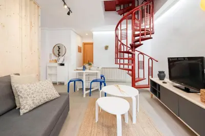 Una televisión o centro de entretenimiento en Ático Cierzo | Nuevo Duplex Terraza | WiFi | 1 BR