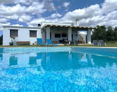 Piscina en o cerca de Rustic botarell