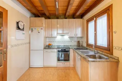 Una cocina o zona de cocina en Gran casa de campo con piscina a 15 km de Pamplona