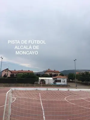 Instalaciones para jugar a tenis o squash en Casa Rural La Tejada o alrededores