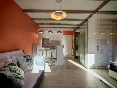Zona de estar de Moderno, luminoso y funcional con balcón - Cuc 3