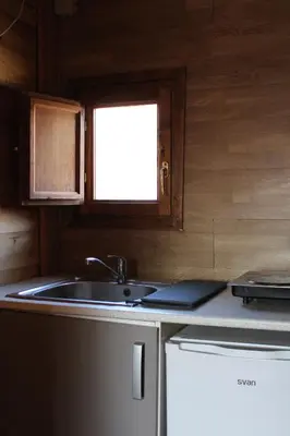 Una cocina o zona de cocina en ARES Ecoresort