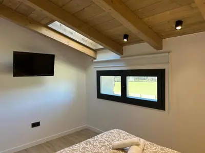 Una televisión o centro de entretenimiento en Cabana Blanca Turisme Rural