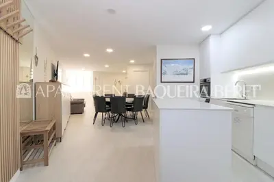 Una cocina o zona de cocina en Apartarent 1500 - Apartamento Montlude