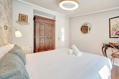 Cama o camas de una habitación en Heart of Pamplona Apartments II by clabao