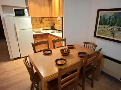 Una cocina o zona de cocina en Isard Apartament