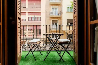 Un balcón o terraza de Suite Seo | Centro 8 Pax Familiar | 3 Dormitorios