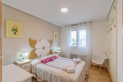 Cama o camas de una habitación en Espectacular casa rural con piscina y barbacoa
