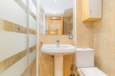 Un baño de Your Ideal Base to explore Zaragoza's delights