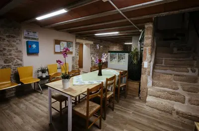 Zona de estar de L'alberg la rectoria de la Torra