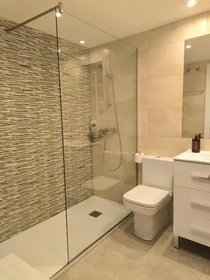 Un baño de La Quinta de la Cadena by Alogest