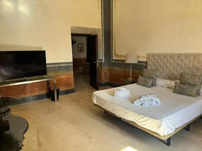 Una televisión o centro de entretenimiento en Hospedería del Monasterio de Rueda