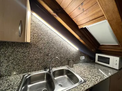 Una cocina o zona de cocina en Apartaments Casa Sastressa - L'Amfitriona