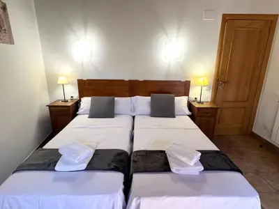 Cama o camas de una habitación en Apartaments Casa Sastressa - L'Amfitriona