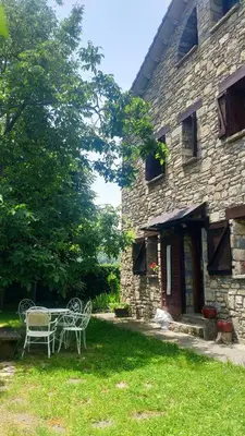 Jardín al aire libre en Casa Irama - Casa rural para grupos cerca de Aínsa - Pirineo Aragonés