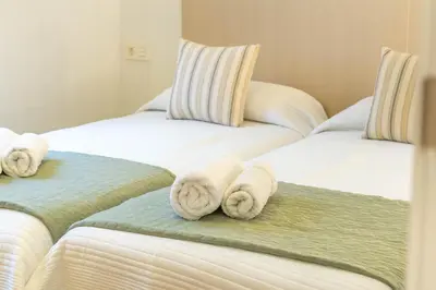 Cama o camas de una habitación en Amplio apartamento a 5 min del centro de Pamplona