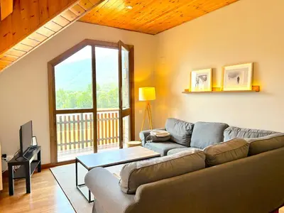 Zona de estar de Apartament rústic amb encant i balcó by RURAL D'ÀNEU