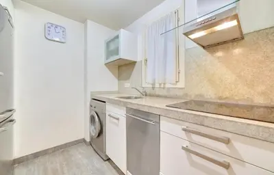 Una cocina o zona de cocina en Experience the running of the bulls from your balcony