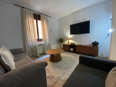 Una televisión o centro de entretenimiento en Tejería 43 by Clabao