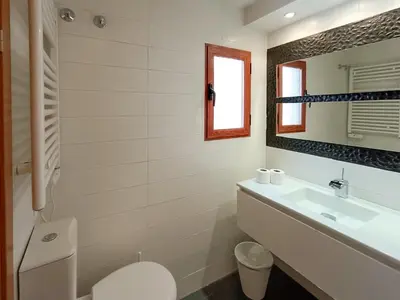 Un baño de InmoCyma Benasque El Refugio de Maladeta
