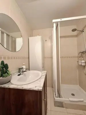 Un baño de Stone, wifi, pet-friendly y garage - Arafita Apartamentos